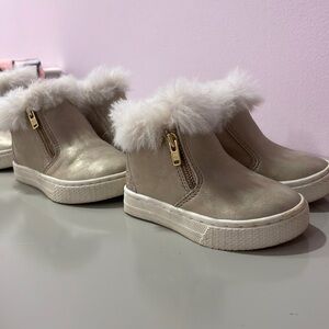 Toddler Girls Boot Sneakers Tan Shimmery with Gold zippers and fur lined